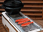 炊飯しながら鮭を焼く
