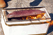 皮側から焼く