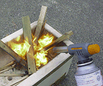 薪とバーナーによる着火